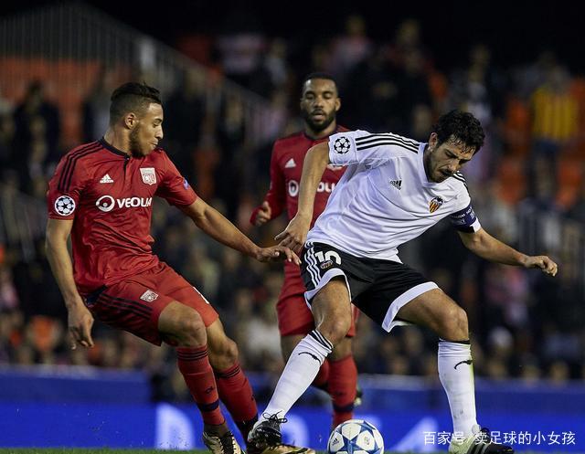 莱比锡险胜里昂，贝尔补时绝平英超的简单介绍