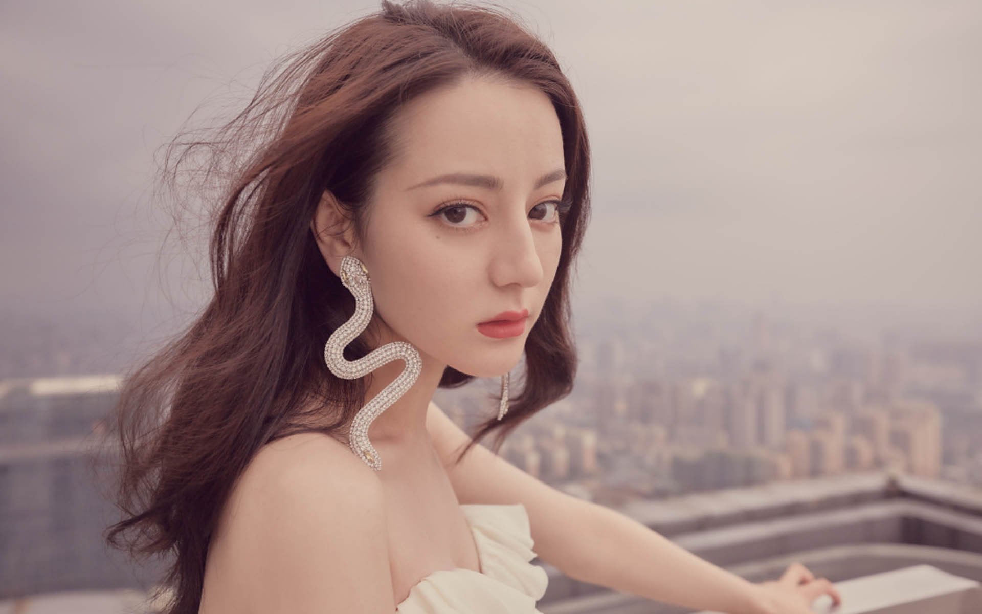 开云体育平台APP-双重战场，从几内亚鏖战摩洛哥到伊萨克欧冠封神—足球灵魂的两种表达